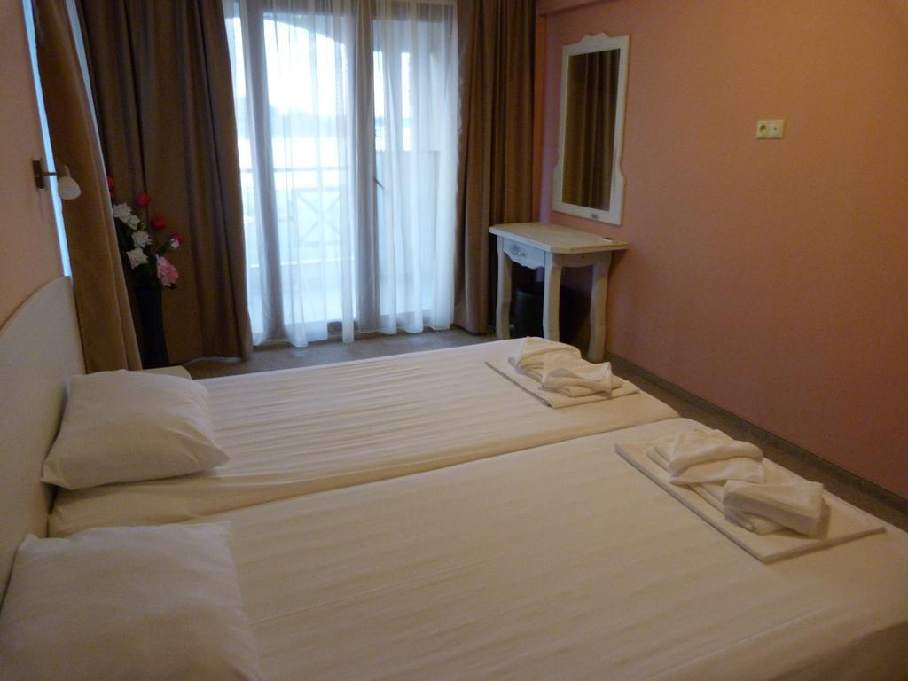 Toma'S Residence - Front Beach Zarewo Zimmer foto